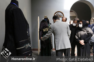 بازدید معاون امور هنری وزارت فرهنگ و ارشاد اسلامی از نمایشگاه لباس عاشورایی
