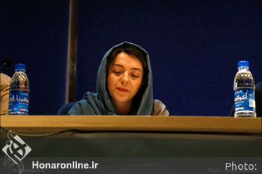 نمایشنامه خوانی نمایش "خواب های رنگی ببینید آقا"