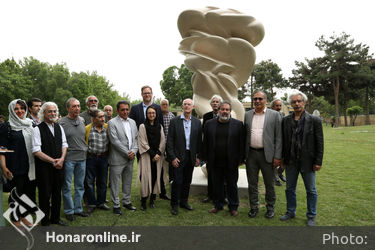 رونمایی از مجسمه ریشه‌ها و سنگ‌ها در موزه هنرهای معاصر