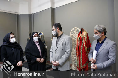 بازدید معاون امور هنری وزارت فرهنگ و ارشاد اسلامی از نمایشگاه لباس عاشورایی