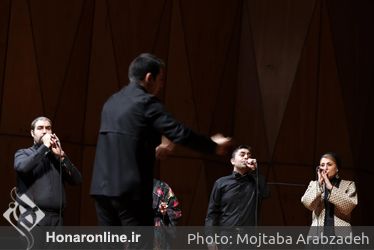 اجراي گروه آوازي تهران در سي و سومين جشنواره موسيقي فجر