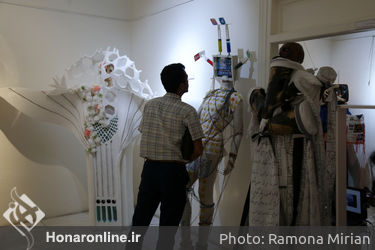 نمایشگاه لباس‌های مفهومی "رو به تهران من" در گالری مستقل تهران