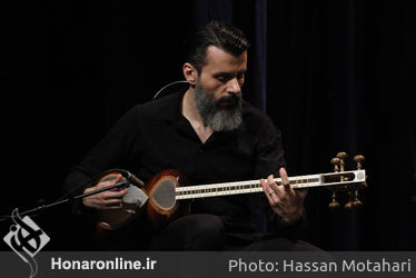 نوای گروه اقبال آذر در سی و پنجمین جشنواره موسیقی فجر