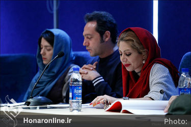 نمایشنامه خوانی نمایش "خواب های رنگی ببینید آقا"
