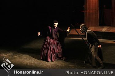 نمايش "پنهان خانه پنج در" در تالار مولوی
