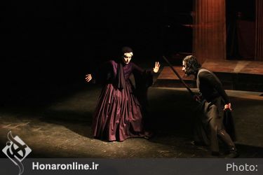 نمايش "پنهان خانه پنج در" در تالار مولوی