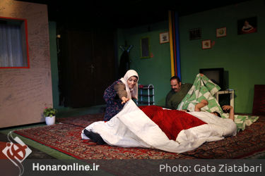 نمایش "عقل صورتی یا مدادی که فقط مشق نمی‌نوشت"