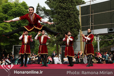 جشن خانه تئاتر در فضای باز خانه هنر مندان