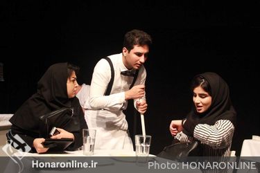 نمایش "ظَمان، مَکان، ذَبان" در خانه نمایش مهرگان