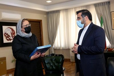 Minister of Culture and Islamic Guidance meets with Romanian envoy to Tehran