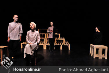 نمایش "قوی‌تر" در عمارت نوفل‌لوشاتو