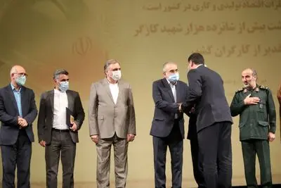 گرامیداشت شانزده هزار کارگر شهید با حضور معاون پارلمانی رئیس جمهوری | کارگران نمونه تقدیر شدند