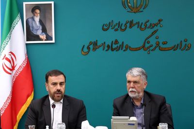 
پاسخ وزیر فرهنگ درباره چرایی اهمیت برگزاری جشنواره جهانی فجر در شرایط فعلی کشور
