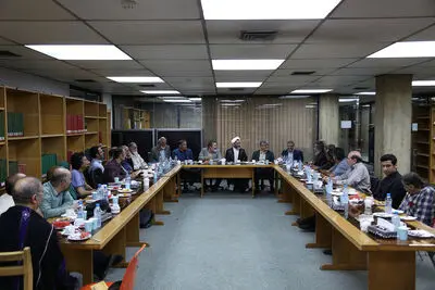 حجت‌الاسلام مازنی: به دیپلماسی فرهنگی اعتقاد داریم /  مظفری: موزه هنرهای معاصر تهران به یک شورای مشورتی نیاز دارد / در دیدار نمایندگان مجلس با انجمن‌های تجسمی چه گذشت؟