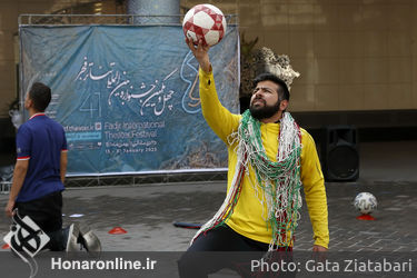 اجرای نمایش‌ خیابانی «چرخیدن» در چهل و یکمین جشنواره تئاتر فجر