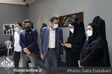 بازدید معاون امور هنری وزارت فرهنگ و ارشاد اسلامی از نمایشگاه لباس عاشورایی