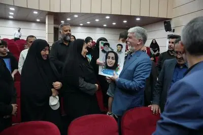دیدار وزیر فرهنگ با خانواده شهدای جنگ تحمیلی سوم 