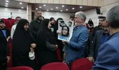 دیدار وزیر فرهنگ با خانواده شهدای جنگ تحمیلی سوم 