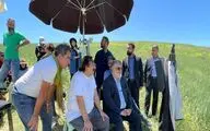 بازدید مجیدی و میرکریمی از پشت‌ صحنه «در آغوش درخت»