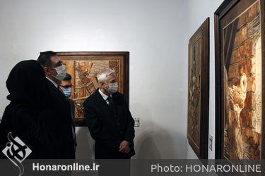 بازید معاون سفیر کشور اتریش در ایران از نمایشگاه نگاره های چوبی و آرزوهای آبرنگی
