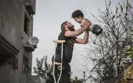 تصاویر | برنده نهایی و برندگان جایزه عکاسی سیپا ۲۰۲۱ | شادی پدر و پسر معلول در «سختی زندگی»