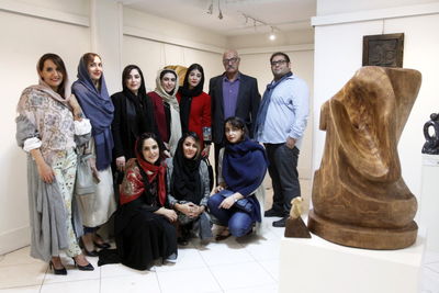 نمایشگاهی که در یک کلاس شکل گرفت / روایت جمشید مرادیان و رضا میکاییل‌زاده از نمایشگاه مجسمه‌های چوبی