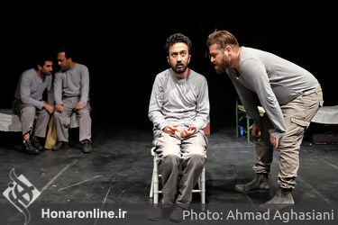 نمایش "به من میگن مک کِنا" در تماشاخانه مهرگان