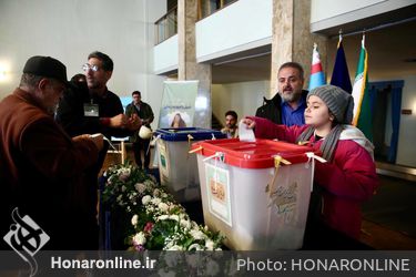 حضور اهالی فرهنگ و هنرمندان پای صندوق رای تالار وحدت