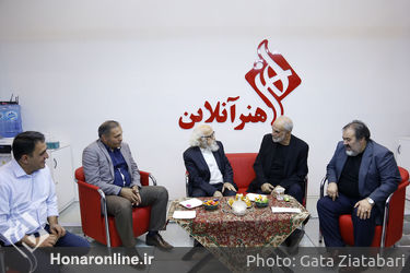 جشن تولد ۷۷ سالگی آیدین آغداشلو در غرفه هنرآنلاین