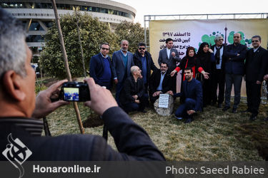 مراسم کاشت درخت در برج میلاد تهران