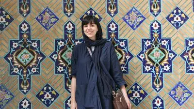 "همهمه" از صداهای درون اجتماع بیرون آمده است / روایت یاسمین نوذری از نمایشگاه آثارش در گالری دلگشا