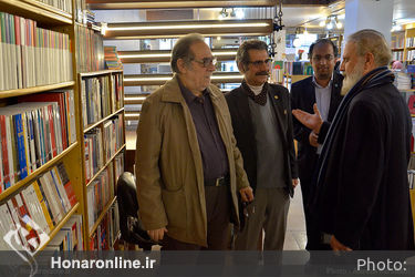 کتابگردی وزیر ارشاد و هنرمندان در نشر ثالث و نشر چشمه