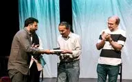 تقدیر از رضا آشفته در نمایش «وقتی الاغ‌ها عاشق می‌شوند»