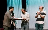 تقدیر از رضا آشفته در نمایش «وقتی الاغ‌ها عاشق می‌شوند»
