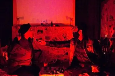 نمایشی سیال در زمان / نگاهی به نمایش "11 نفر" به کارگردانی حسام کلانتری
