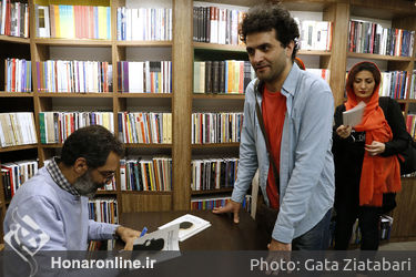 رونمایی و امضاء کتاب "روی خط چشم" در نشر چشمه