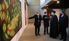 دیدار رئیس جمهوری با هنرمندان تجسمی و بازدید از نمایشگاه «آینه در آینه» | رئیسی: هنر از ابزارها و جلوه‌های مهم جهاد تبیین است
