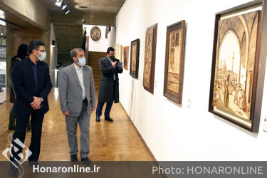 بازدید نایب رییس کمیسیون فرهنگی مجلس از نمایشگاه نگاره‌های چوبی در فرهنگسرای نیاوران
