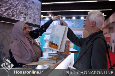 غرفه ملی ایران در هفتادویکمین نمایشگاه بین المللی کتاب فرانکفورت