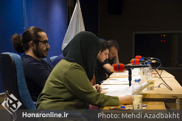 نمایشنامه خوانی "عشقانه‌های لجنی" در سی و هفتمین جشنواره بین‌المللی تئاتر فجر