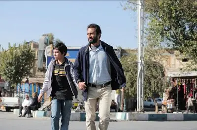 اصغر فرهادی با محاسن سفید و چهره‌ای که هرگز ندیده‌اید | دومین تصویر «قهرمان» منتشر شد