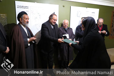 مراسم اهدای لوح به شرکت کنندگان نمایشگاه آینه دار دوران