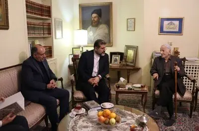 وزیر فرهنگ با چهره ماندگار حکمت و ادب فارسی دیدار کرد
