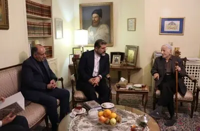 وزیر فرهنگ با چهره ماندگار حکمت و ادب فارسی دیدار کرد

