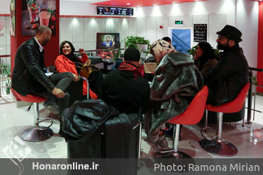 اکران مردمی فیلم "بی نامی" در باغ کتاب