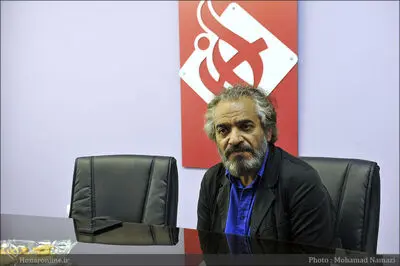 اصغر همت به نمایش "ساعت هشت در کشتی" پیوست
