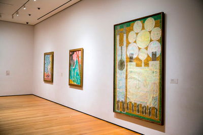 موزه هنر مدرن نیویورک در برابر ترامپ / آثار تناولی و زنده‌رودی به نمایش درآمدند