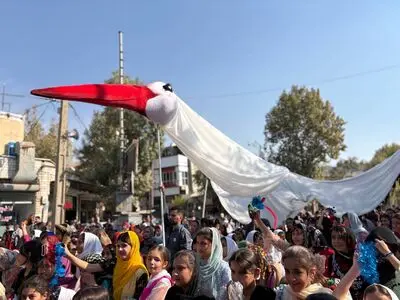 کارناوال شادی آغازگر هجدهمین جشنواره تئاتر خیابانی مریوان شد