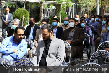 آغاز هفته هنر انقلاب با ادای احترام به مقام شهدا و تجدید پیمان با آرمان‌های امام خمینی(ره)