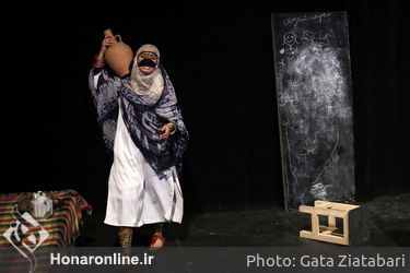 نمایش "ایستادن بر فراز یک اتفاق" در تماشاخانه سرو